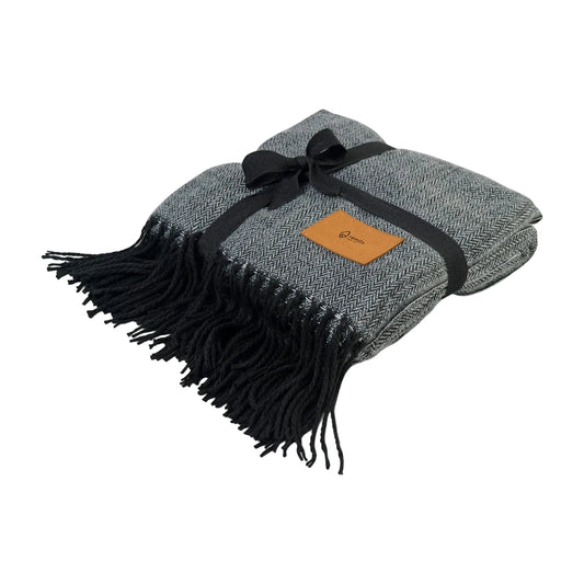 Threadfellows Blankets & Towels One Size / Black Everlasting Throw Blanket