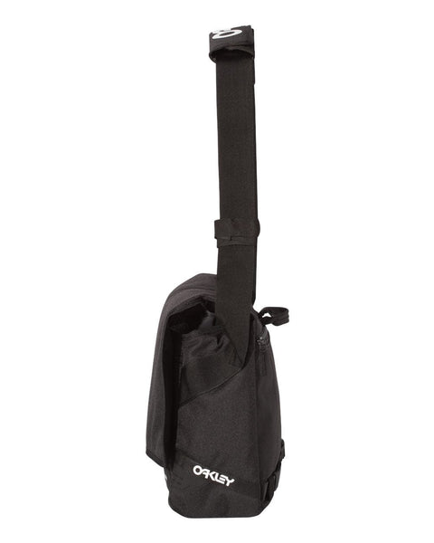 Oakley - Street Messenger Bag 15L – Threadfellows