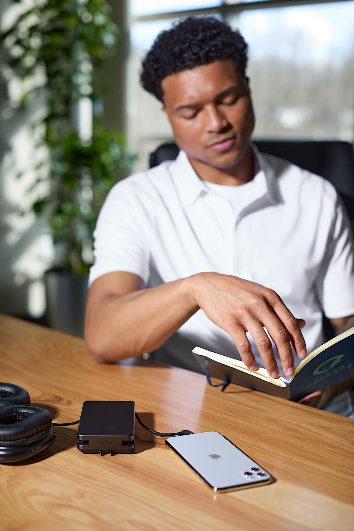 mophie Electronics One Size / Black mophie - Powerstation Plus Ultra 10,000 mAh Power Bank with AC Plug
