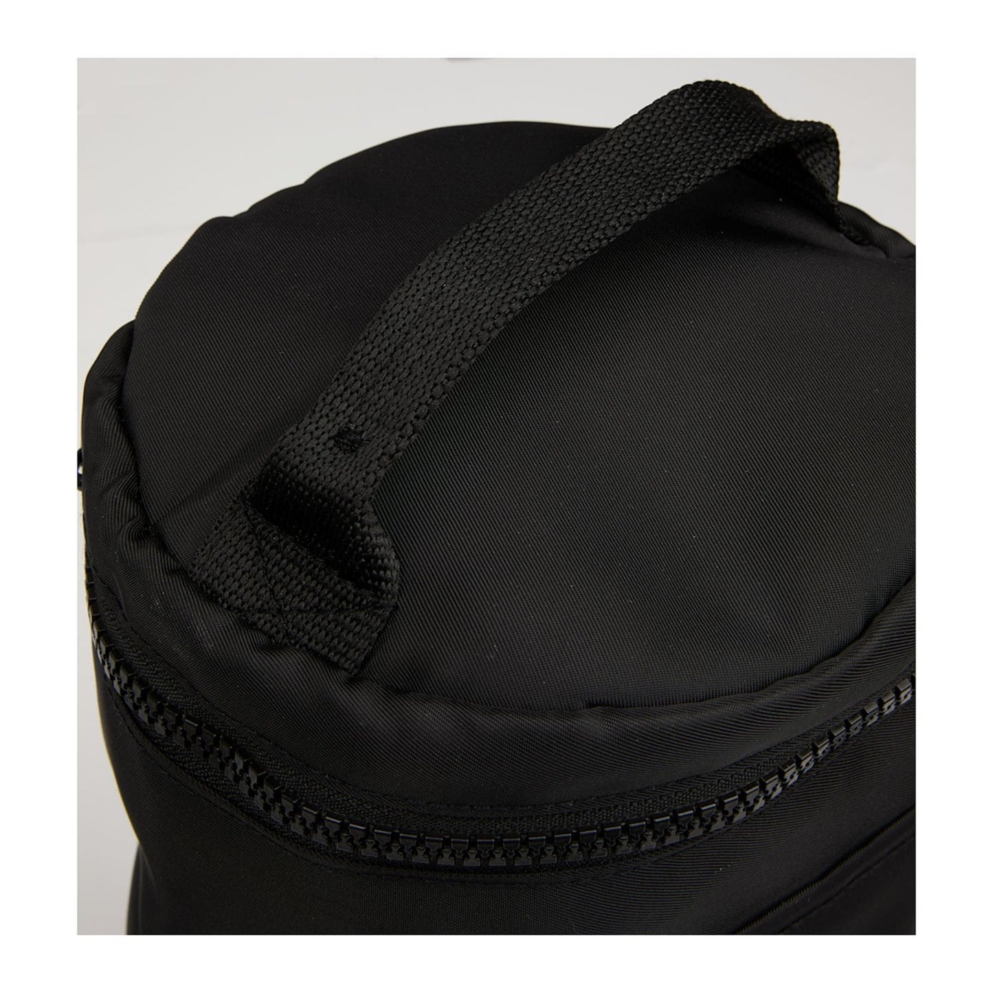 Threadfellows Curated Collection Bags Wellable - Recycled Round Travel Case